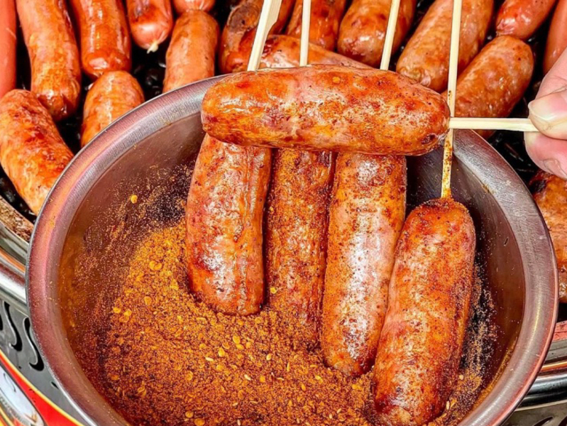 Lạp xưởng nướng đá Hà Khẩu Lạp xưởng nướng đá Hà Khẩu