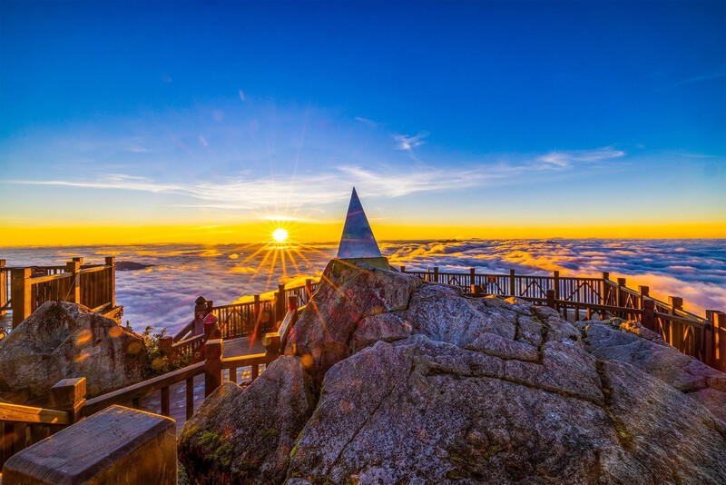 Biển mây trên đỉnh Fansipan Biển mây trên đỉnh Fansipan