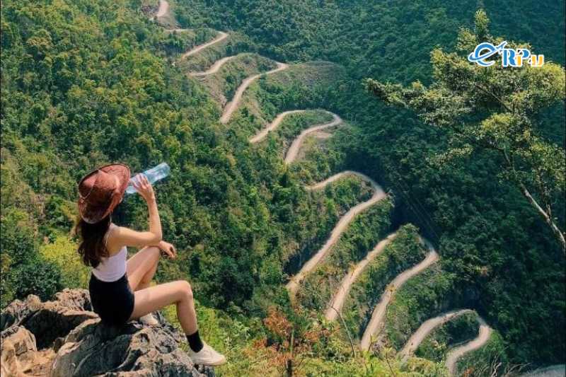 Toàn cảnh đèo Mã Pí Lèng nhìn từ trên cao Toàn cảnh đèo Mã Pí Lèng nhìn từ trên cao