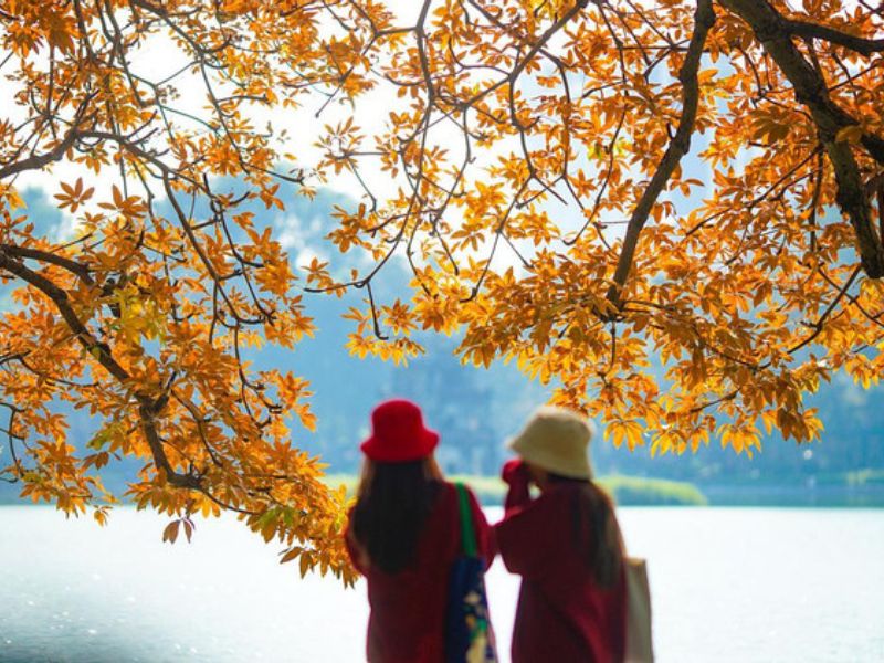 Nên chuẩn bị trước trang phục lạnh cho chuyến đi mùa thu