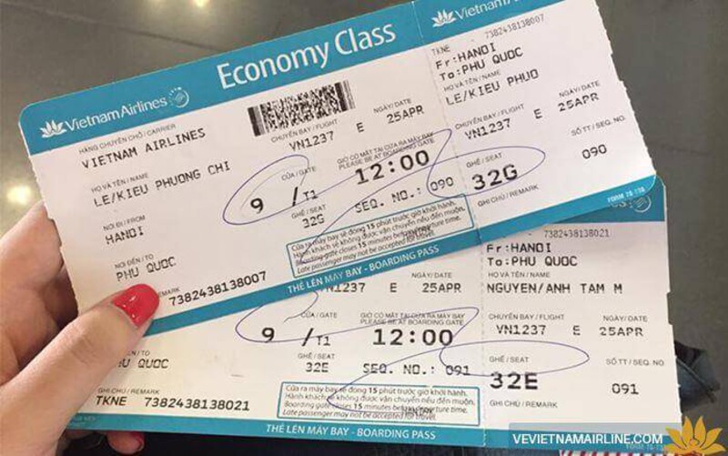 Nên chuẩn bị sẵn sàng vé máy bay và khách sạn trước chuyến đi