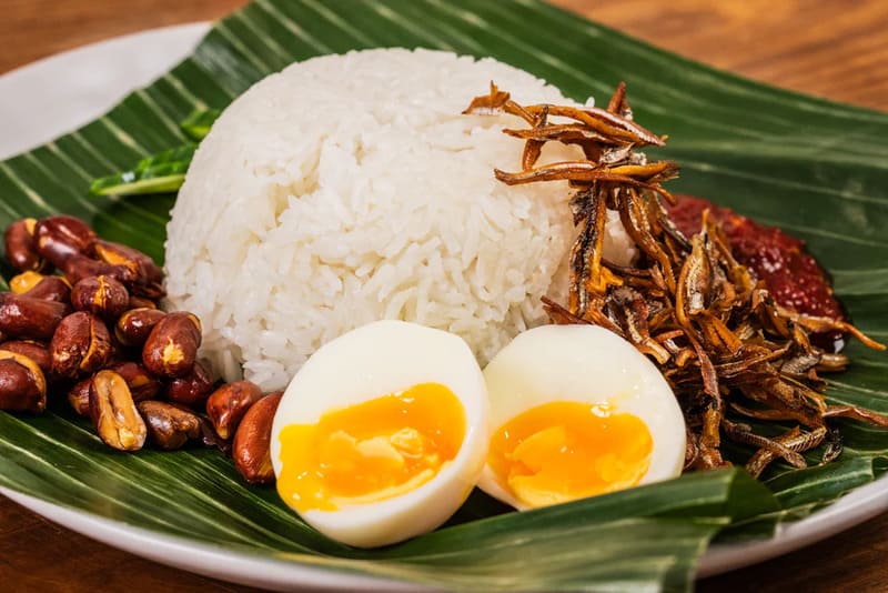 Món cơm Nasi Lemak quốc dân của Malaysia Món cơm Nasi Lemak quốc dân của Malaysia