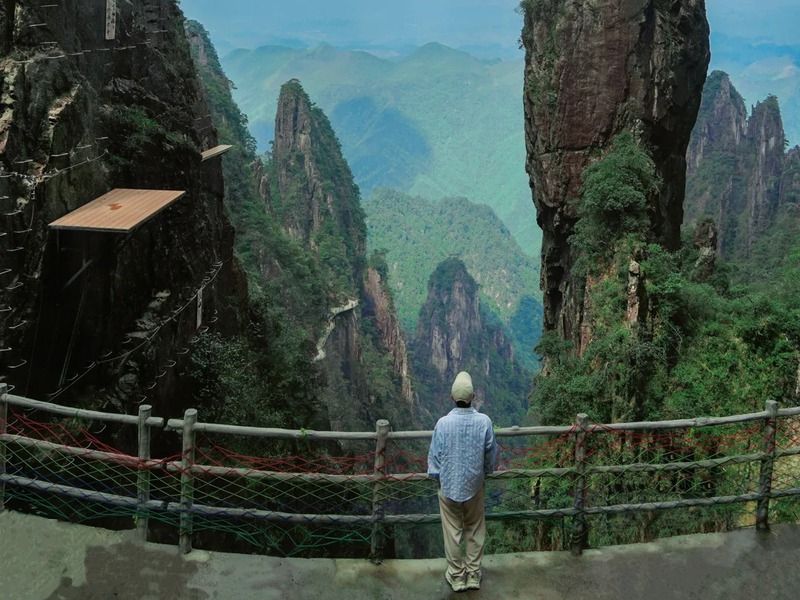 Du khách sẽ được đeo dây bảo hộ và giám sát trong suốt quá trình tham gia (Ảnh: Xi Xi)