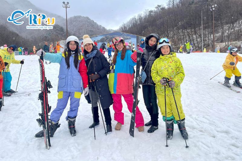 Khách hàng trải nghiệm tour trượt tuyết Hàn Quốc tại Etrip4u Khách hàng trải nghiệm tour trượt tuyết Hàn Quốc tại Etrip4u