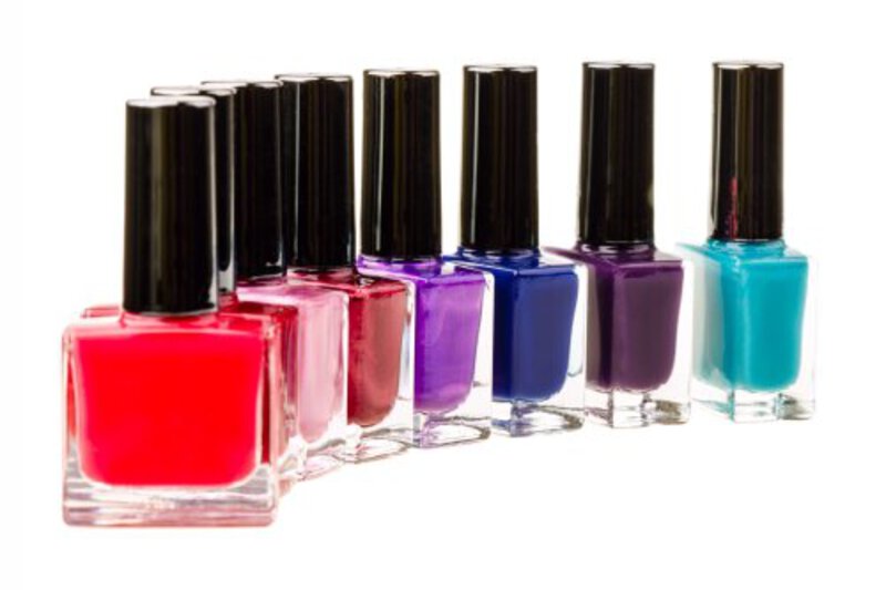 Được phép mang sơn móng tay lên máy bay Được phép mang sơn móng tay lên máy bay