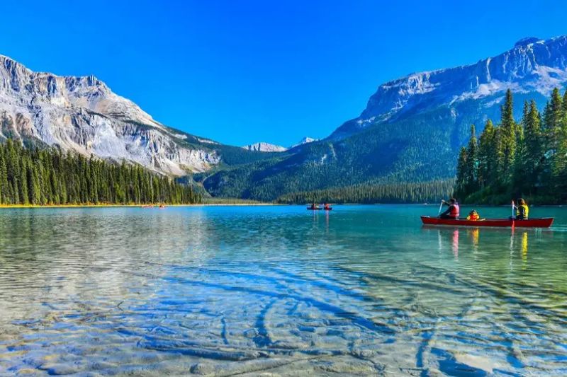 Nên đặt vé đi Canada vào thời điểm nào?