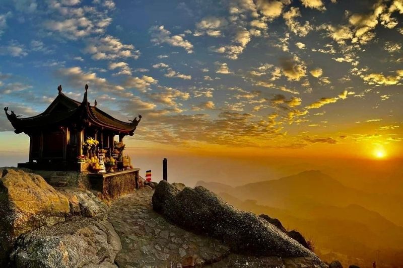 H&agrave;nh tr&igrave;nh về miền đất Phật linh thi&ecirc;ng&nbsp;Y&ecirc;n Tử