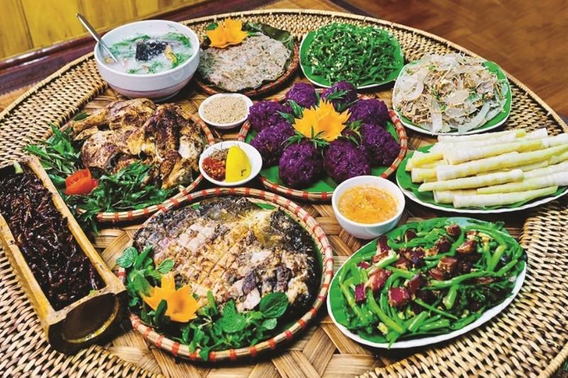 Thưởng thức c&aacute;c m&oacute;n ăn đặc trưng miền n&uacute;i T&acirc;y Bắc
